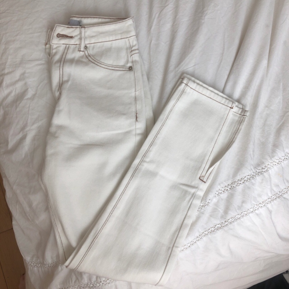 White mom jeans
